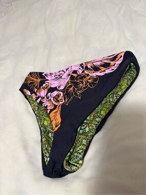 Maagi Reversible Floral Bikini Bottoms in Black, Pink & Orange Women’s M